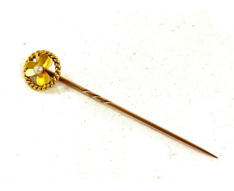 High carat shamrock stick pin, approximately weight 1.8g