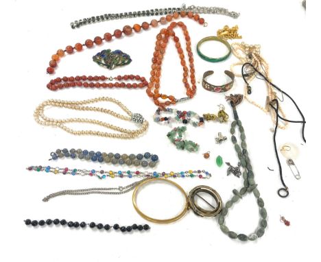 Selection of vintage and later costume jewellery to include glass beads etc 