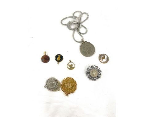 Selection of ladies vintage and later costume jewellery 