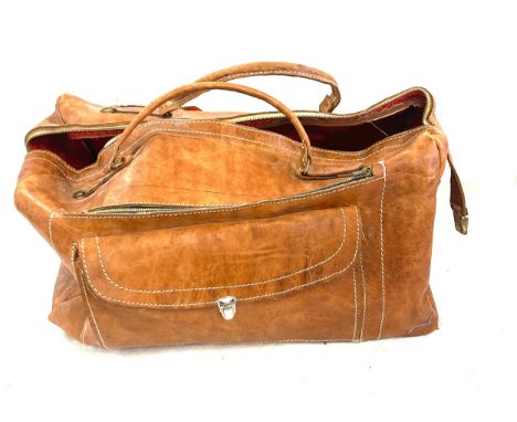 Vintage mens leather holdall, zip in need of repair, length 22 inches, Height 11 inchesDepth 14 inches