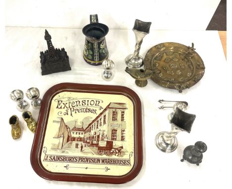 Tray of various vintage metal ware 