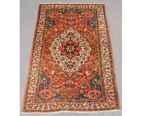 Dorfteppich, Stammesteppich alt.207 cm x 146 cm. Handgeknüpft. Wolle auf Baumwolle. Alt. Iran, Persien. Wohl Naturfarben. Fei