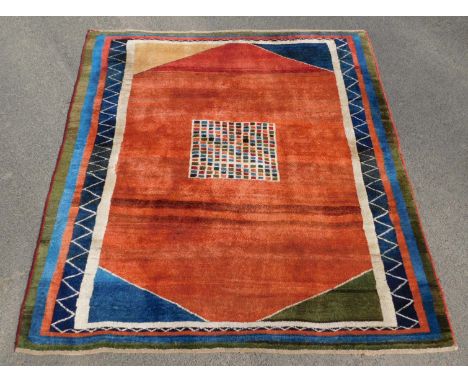 Gabbeh Teppich. Carpet rug.215 cm x 204 cm. Handgeknüpft. Wolle auf Wolle. Circa 40 Jahre alt. Iran. Persien. Provinz Fars. Q