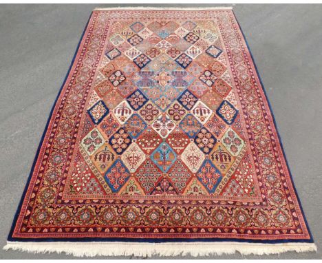 Täbris Teppich.311 cm x 210 cm. Handgeknüpft. Wolle auf Baumwolle. Wohl antik 80 -100 Jahre alt. Iran. Persien. Azerbaijan. V