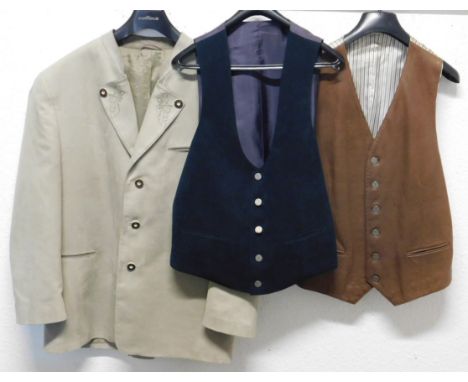2 Trachtenwesten. 1 Trachtenjacke.Trachten Lederweste von Zeiler. Keine Größenangabe. Rückenlänge 57,5 cm, Breite einfach  50