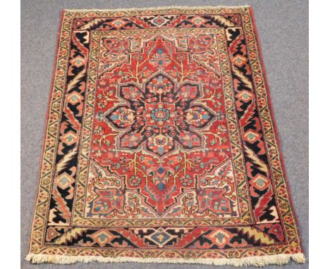 Kleiner Heris. Teppich.137 cm x 108 cm. Handgeknüpft. Wolle auf Baumwolle. Iran. Azerbaijan. Persien. Versand kann organisier