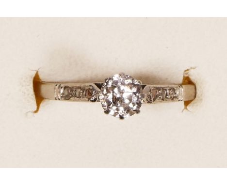 A platinum and old cut diamond single stone ring, approximately 0.50cts, colour H/I, clarity P1/2, diamond set shoulders, O, 