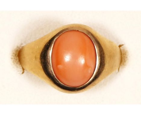 A vintage 9ct gold coral signet ring, London 1971, K, 2.1gm 