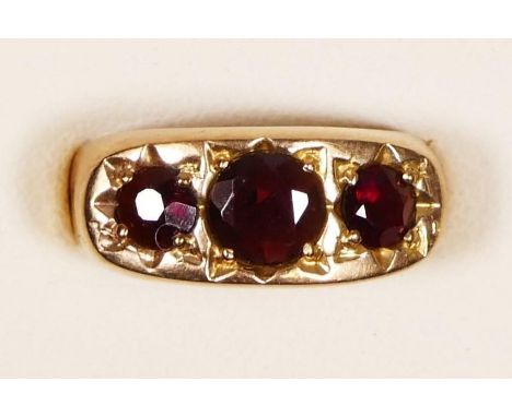 A 9ct rose gold Edwardian style garnet three stone ring, O 1/2, 3.2gm 