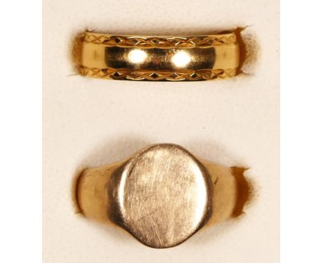 An 18ct gold wedding band, with engraved border, K 1/2, 2.7gm and a gold plated signet ring 