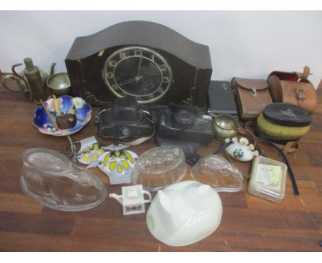 A mixed lot to include a mantel clock, AA badge, jelly moulds, cameras, pipe and other items 