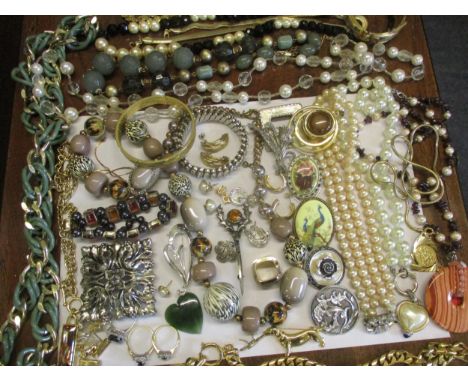 Mixed costume jewellery to include paste stone dress rings, vintage beads, a white metal square formed buckle, gold coloured 