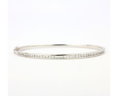 A 950 platinum bangle set with brilliant cut diamonds, approx. 0.96ct total, L. 6.5cm,&nbsp;approx. 15.1gr.