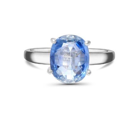 A 925 silver solitaire ring set with an oval cut kyanite, (N.5).