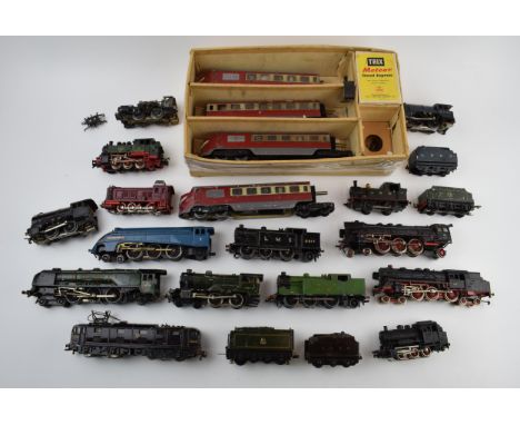 A collection of model railway engines and carriages to include Trix Twin (TTR) examples and others to include a boxed Meteor 