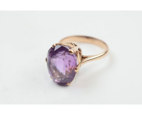 9ct gold ring set with large amethyst stone, 7.1 grams, V/W.  