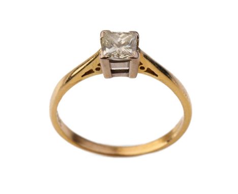 18ct gold ring set with single square diamond, approx. 0.5ct, 2.5 grams, size P.  