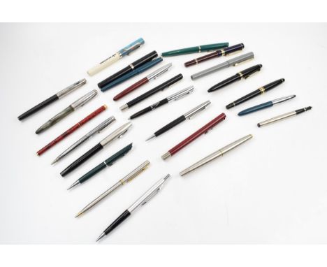 A mixed collection of fountain, ballpoint and rollerball pens. To include manufacturers such as Manuscript England, Parker En