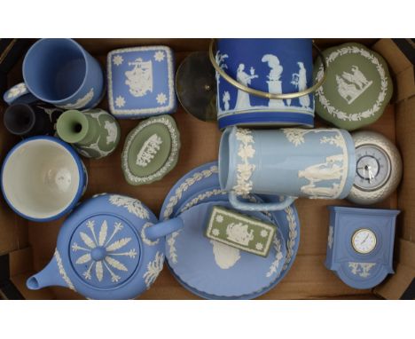 Wedgwood Jasperware and Queensware mixed lot. Including teapot, early 20th century blue dip, sage green, black, and blue item