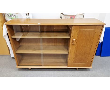 Retro elm Ercol-style glazed sideboard with single cupboard, H. 87 cm x L. 137 x D. 34cm