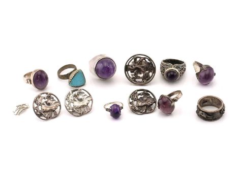 A mixed lot of various rings, six of them set with amethyst cabochons, and a set of silver floral button en suite; An oval am