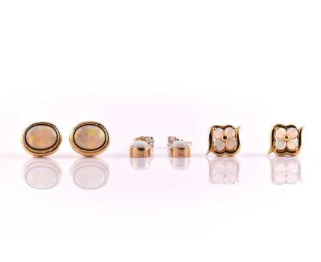 Three pairs of opal earrings in yellow gold, consisting of a pair of oval ear studs, each comprising an oval cabochon of prec