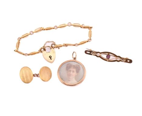 A mixed lot of 9ct gold items, consisting of a heart-shaped padlock bracelet with a 17.5 cm long fancy link, fastened with a 