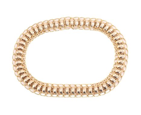 A broad Bismarck chain in yellow precious metal, with crustacean-like structured oblong details on each link, fastened with t