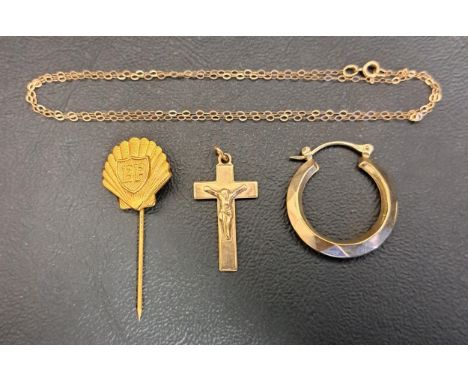 SELECTION OF NINE CARAT GOLD JEWELLERYcomprising a BP/Shell tie pin, a cross pendant, a neck chain and single hoop earring, t