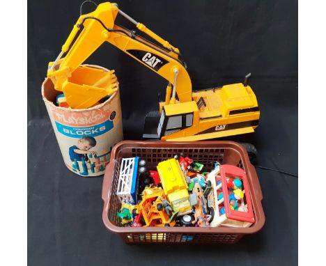SELECTION OF VINTAGE TOYS including 1980s Lego set no 733 in box (incomplete), bag of loose lego, box of stickle bricks, larg