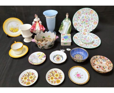 SELECTION OF DECORATIVE CERAMICS including a 20th Century Chinese export style Monteith form jardiniere, of deep oval form wi