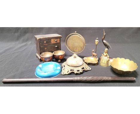 ASSORTMENT OF VINTAGE AND ANTIQUE COLLECTIBLEScomprising a cold painted bronze stag and lamppost ashtray, small table gong, V