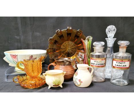 SELECTION OF VINTAGE CERAMICS AND GLASSWAREcomprising Murano red and green glass vase, 22cm high; two apothecary jars and sto