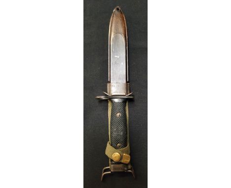 US ISSUE VIETNAM WAR M7 BAYONET complete with matched issue M8A scabbard, blade 17cm long