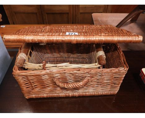 Wicker Hamper and Wicker Basket 