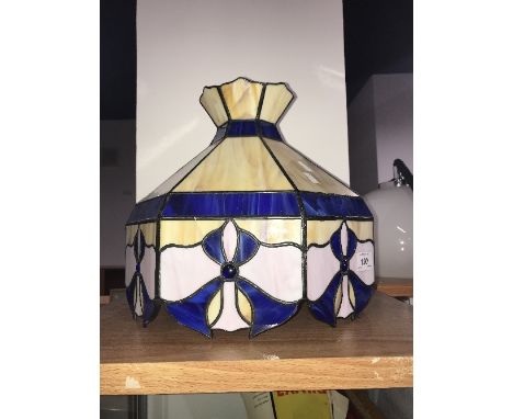 TIFFANY STYLE LAMP SHADE