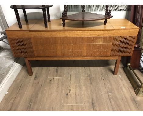 VINTAGE RECORD PLAYER