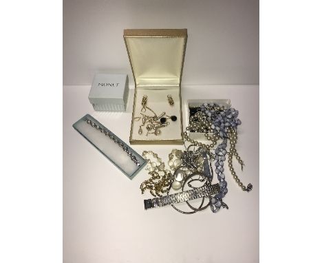 1 BOX OF COSTUME JEWELLERY