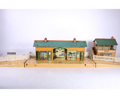 Hornby Series O gauge model railway tinplate Windsor Station and Windsor Signal Box. (2) 