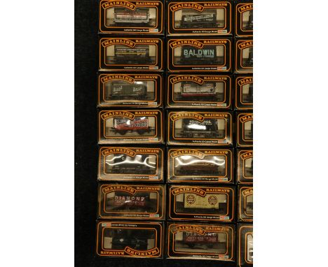Mainline OO gauge model railway to include 37078 4-6-0 Hinton Manor tender locomotive 7819 GWR green, and rolling stock wagon