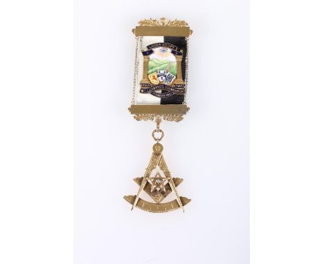 9ct gold Masonic jewel of Lodge No 1283 St Leonards of Edinburgh in the form of a compass inset with a small diamond to the c