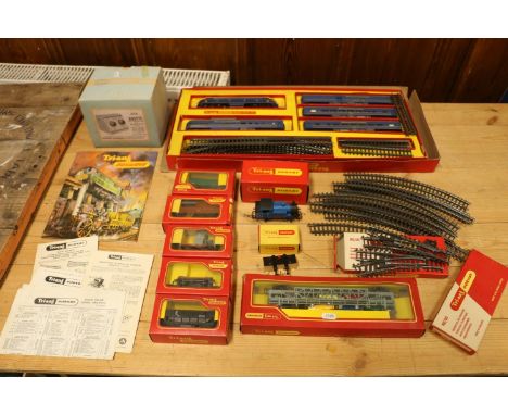 Triang OO gauge model railways RS34 electric train set with R159 diesel locomotive with Transcontinental carriages etc. boxed
