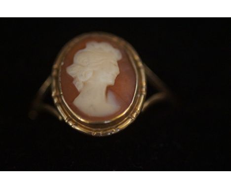 9ct Gold cameo ring