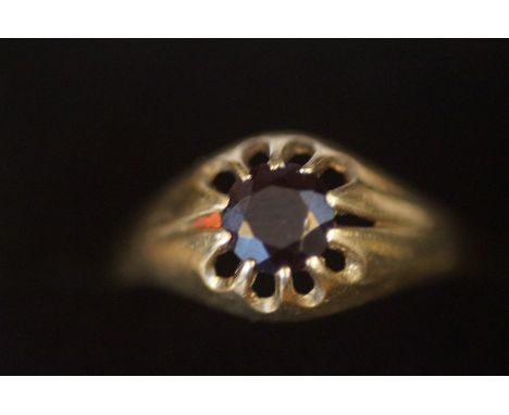 9ct Gold ring set with red stone