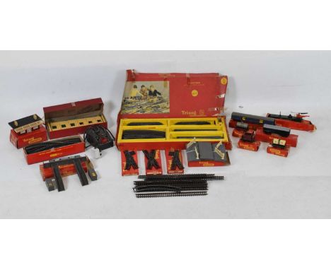 Traing Railways 00 gauge R3.V trainset, boxed, together with R.128 Operating Helicopter Car, and various carriage/ rolling st