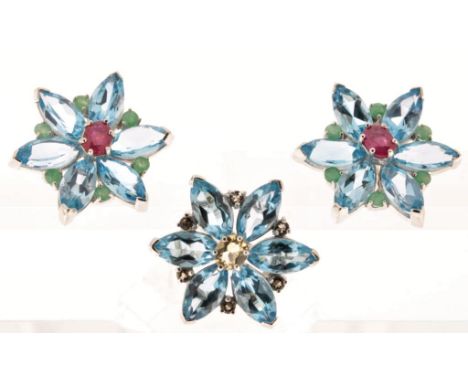 Silver ring and matching earrings, set with topaz, ruby and  emeralds, total gross w. 25.9 gr., seize 17.5.Set met zilveren r