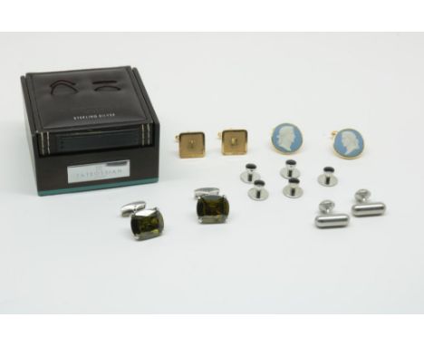Lot cufflinks, a.o. Lanvin, Wedgewood and Tateossian, and five  shirt studs with black enamel.Lot manchetknopen, w.o. Lanvin,