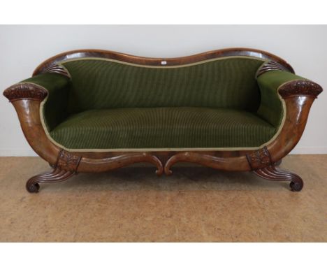 Mahogany Empire sofa, 19th century.Mahonie Empire bank met gestoken armleuningen en poten, groen  velourse bekleding, 19e eeu