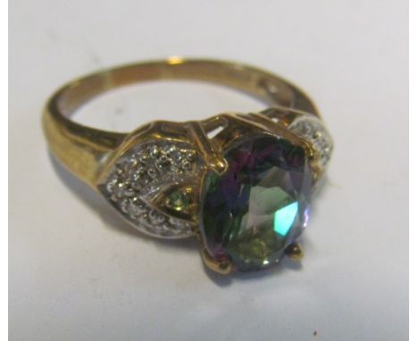 A ring green stone marked 375. 4.2g