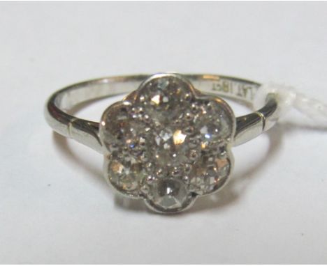 A platinum and 18ct white gold daisy diamond ring 1.8g